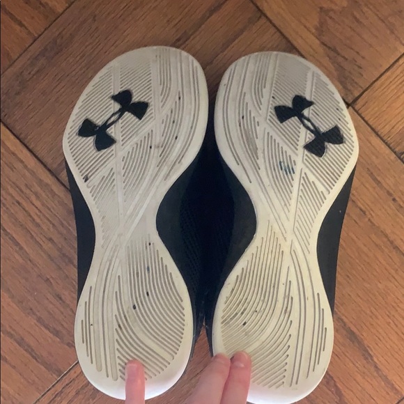 Men’s Black Under Armour Basketball Sneakers - Picture 3 of 6